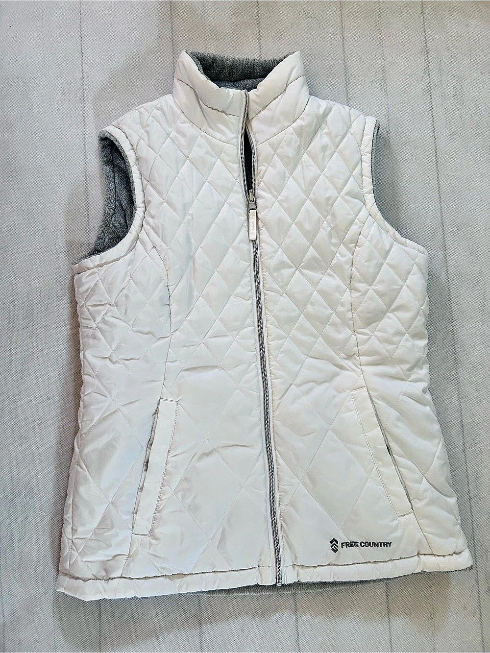 Free Country Quilted Reversible Vest in White & Gray Size Small
